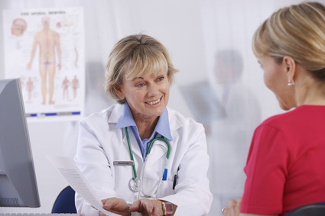 Female_Doctor_and_Patient