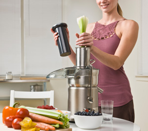 Woman_Using_Juicing_Machine